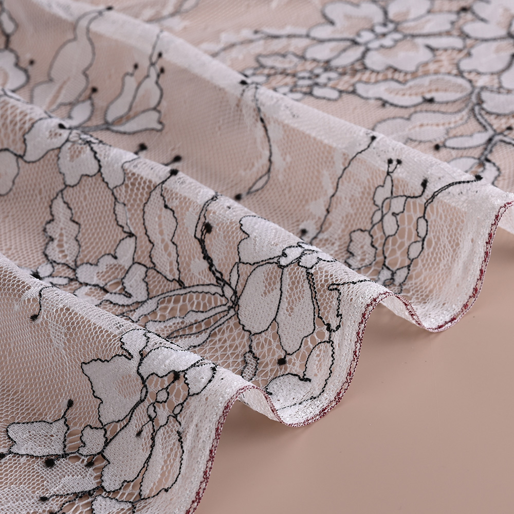 Renda floral bordada em nylon sobre tule
