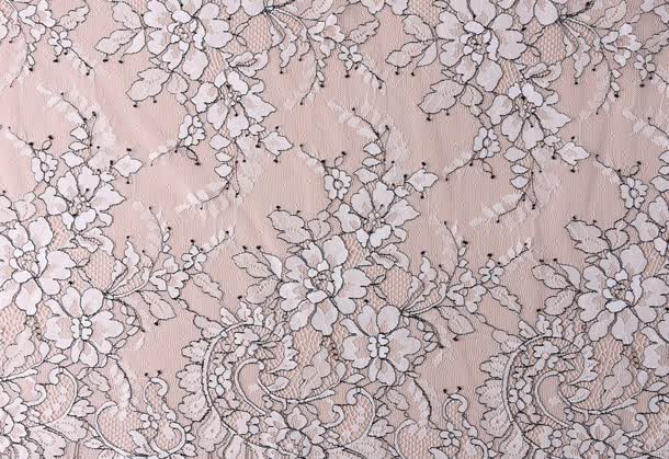 Renda floral bordada em nylon sobre tule