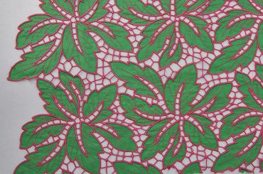 Tecido de renda com bordado de folhas verde e corte a laser, largura 125cm