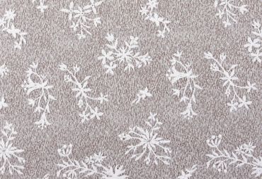 Tecido de renda com bordado floral delicado sobre chiffon branco