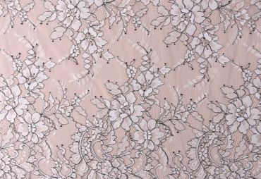 Renda floral bordada em nylon sobre tule